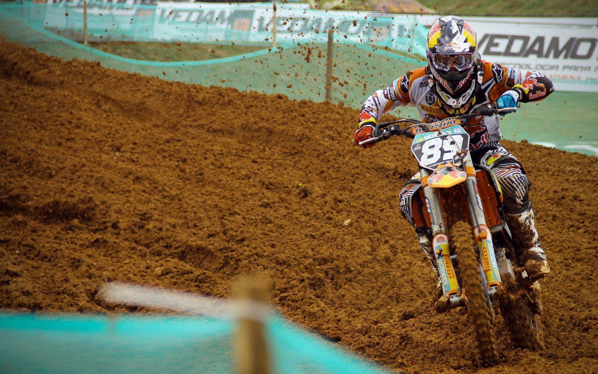 赛场裂隙风暴，体育界集体陷入受害者漩涡