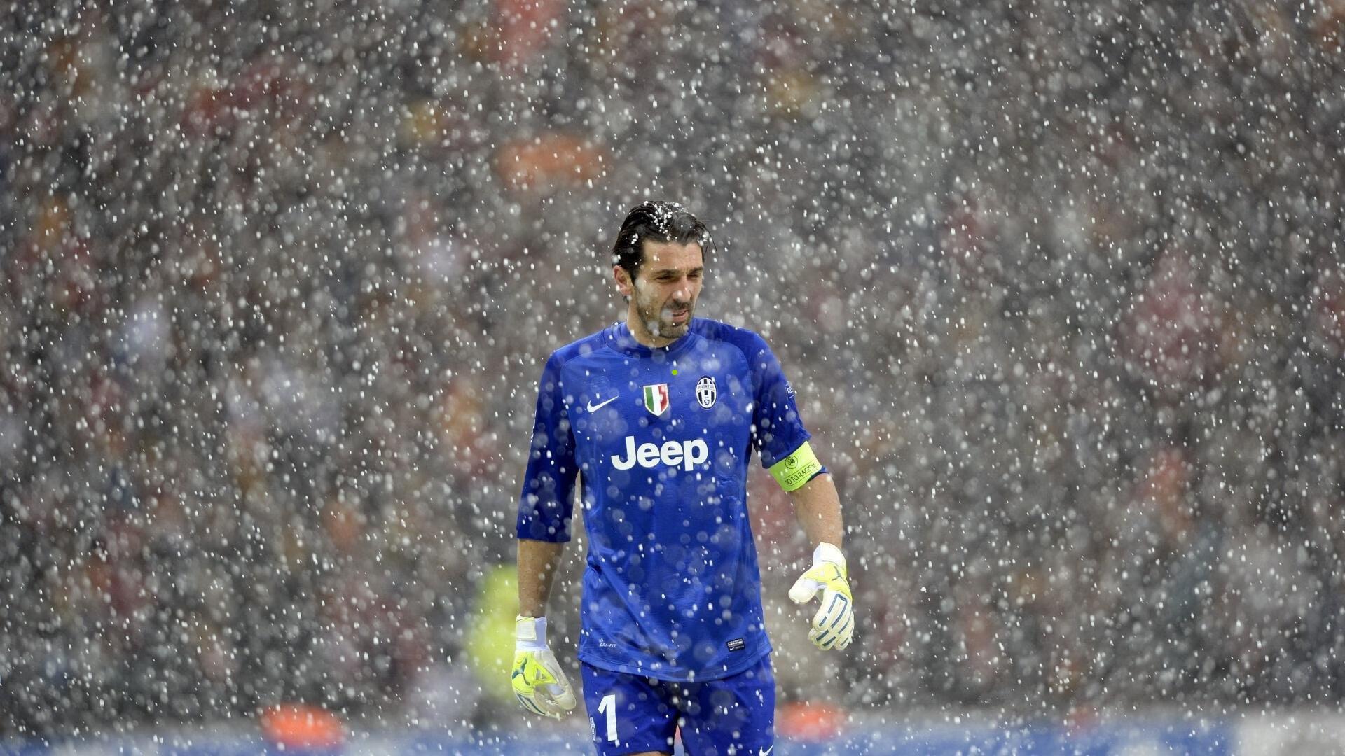 德甲半场激战，斯图加特与海登海姆互交白卷，防守对决主导比赛